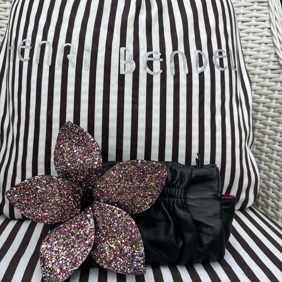RARE Henri Bendel Orchid Black Leather Clutch - Picture 4 of 12